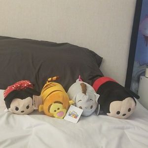 Four Disney tsum tusm's